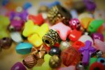 Kolorowe koraliki do biżuterii